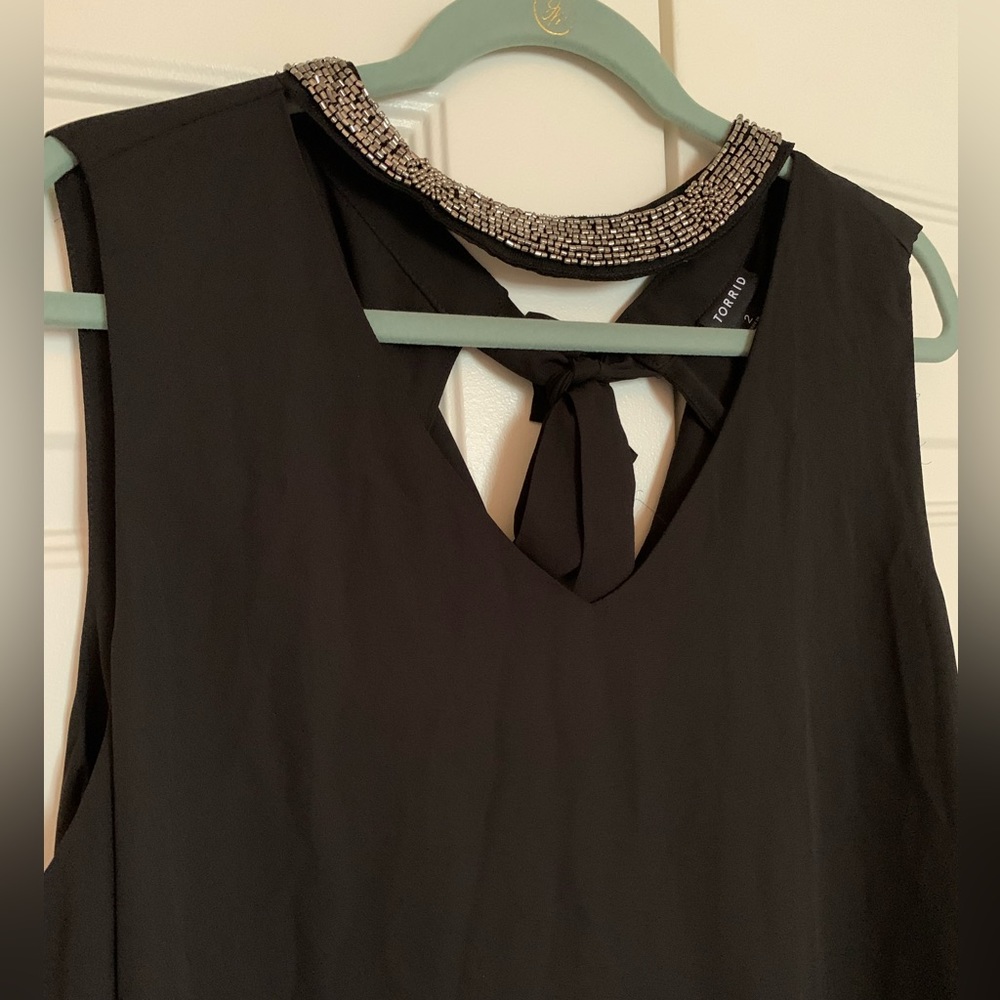 Torrid 2 Beaded Neck Detail V-Neck Tank
